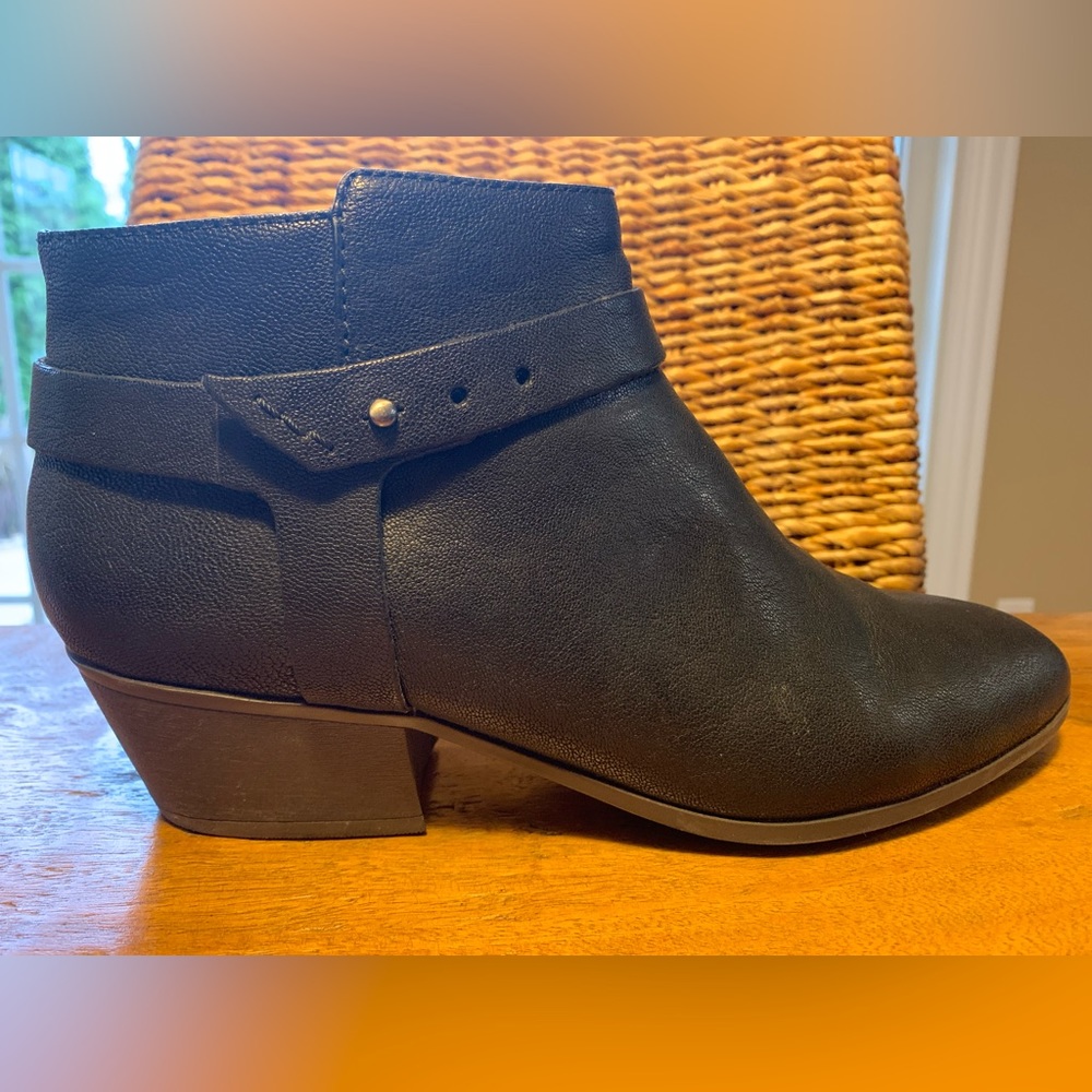 Clarks Boylan Dawn Ankle Bootie, Black Leather Boot, Comfort Shoe, Size 10M